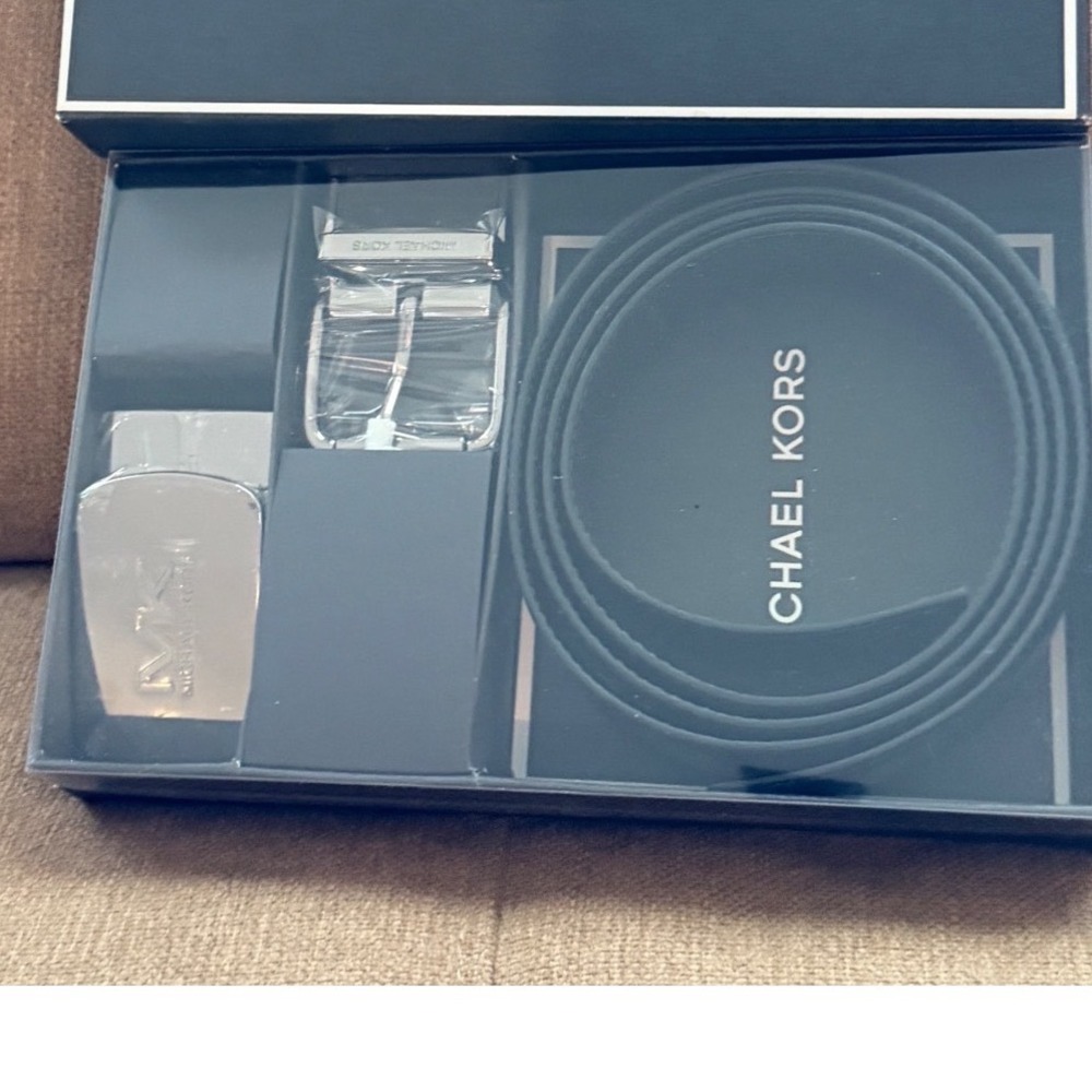 Michael Kors Mens 4-in-1 Casual Belt Box Set Reversible Black Brown 36H9LBLY4L - Picture 6 of 10